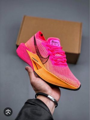 Nik ee zoom vaporfly next %3 hyper pink