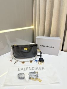 SALE BALENCIAGA  BLACK LEATHER (WITH PREMIUM ACCESSORIES) HANDBAG WITH OG BOX