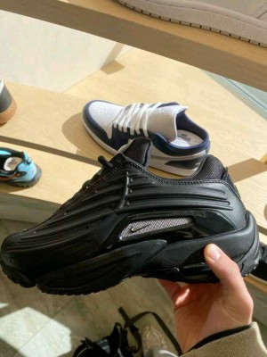 Nik_e Nocta Hot Step 2 Black 131