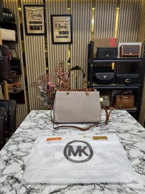 Michael_Kors Cynthia Signature Satchel Bag With Dust Bag (Biege)