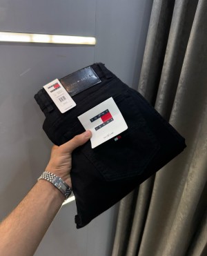 Tomm y Hilfige r Jet Black Classic Premium Denim