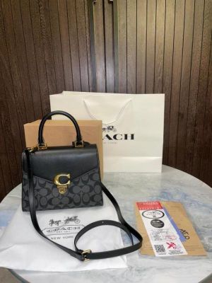 coac_h sammy 21 signature tophandle bag Comes with Extra long sling with box