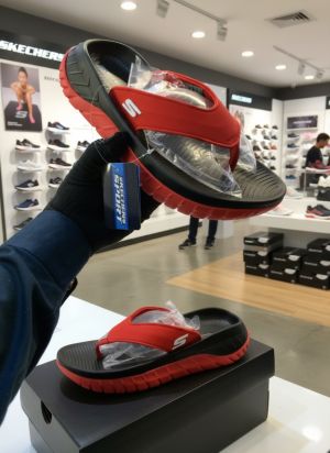 SKECHERS-MEN-GO-RECOVER-0229018-BBK-SLIP-ON-SANDALS-red