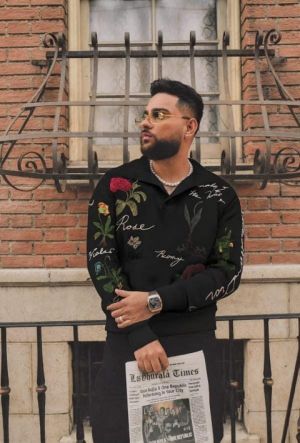 D-IOR IMPORTED CELEBRITY EDITION SWEATSHIRT BLACK