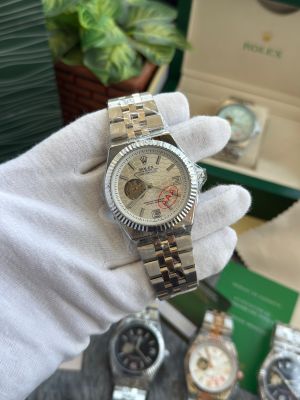 Role_x Land Dweller White Automatic