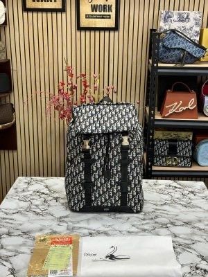 CHRISTIAN_DIOR_EXPLORER_BAGPACK_OBLIQUE_JACQUARD_(WHITE_BLACK-3041)