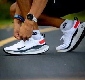 Nikee ReactX Infinity Run 4 White Light Crimson