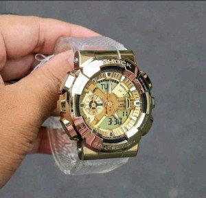 G SHOCK GA 110 METAL GOLD WHITE