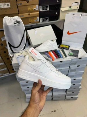 Nike Airforce 1 low triple white with accessories