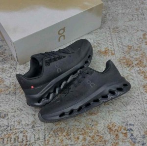 ON RUNNING CLOUD TILT BLACK IVORY