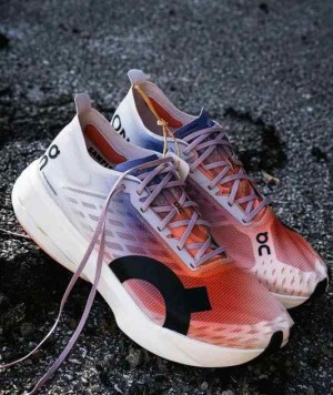 ON RUNNING CLOUD BOOM WHITE ORANGE