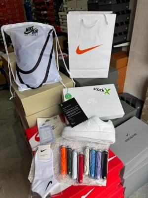 NIK E AIRFORCE AF1 TRIPLE WHITE