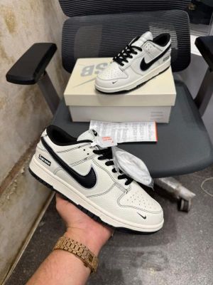 Dunk Low Supreme White black semi ua
