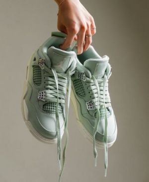 Nik ee Air Jordan 4 Abundance