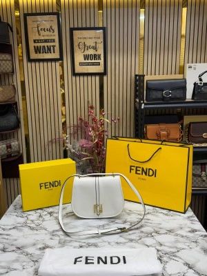 FEND_I COMON FF LOGO PLAQUE HANDBAG WITH OG BOX AND DUST BAG INCLUDING CARRY BAG PREMIUM QUALITY (WHITE)