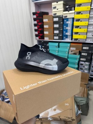 ON CLOUDBOOM STRIKE LS BLACK 143 FIX