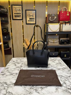 Givenchy Logo Stamped Antigona Hand Bag With Dust Bag (Black-8680)