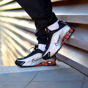 Nik_e Shox R4 Black Metallic Silver