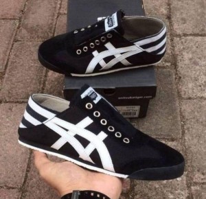 Onitsuka Tiger Mexico 66 slip on black white