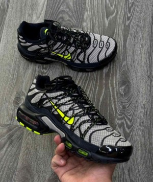 NIKEE AIRMAX PLUS UTILITY TAN VOLT SM