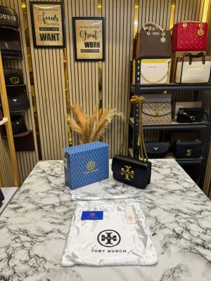 Tory_Burch Eleanor Logo Emblem Shoulder Bag With Box And Dust Bag (Black-TR919)