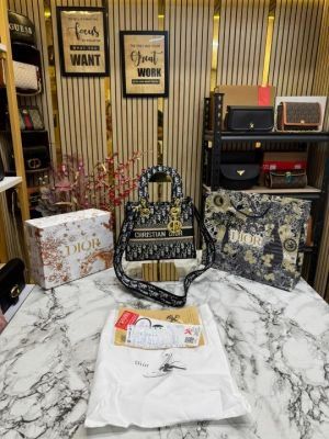 Dior_Lady_Oblique_With_Box_Dustbag_And_CarryBag_(Black-78806)