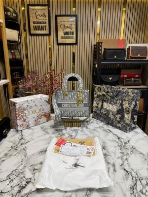 Dior_Lady_Oblique_With_Box_Dustbag_And_CarryBag_(Grey-78806)