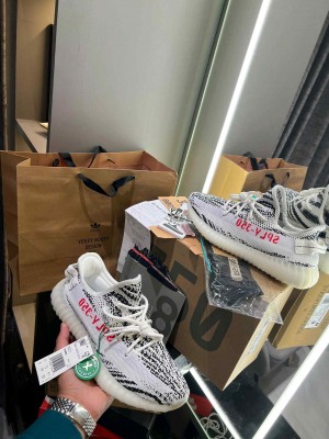 Adida s Yeezy 350 V2 UA Zebra