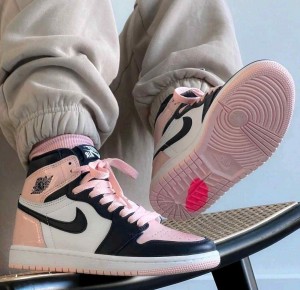 Air Jordan 1 Bubble Gum Atmosphere