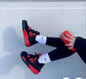 nikee jordan retro 4 THUNDER RED for her