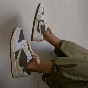 Nikee Air jordann retro 1 travis scott low reverse mocha