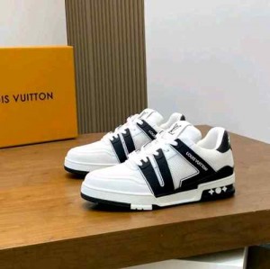 Louiss Vuitton trainer black white
