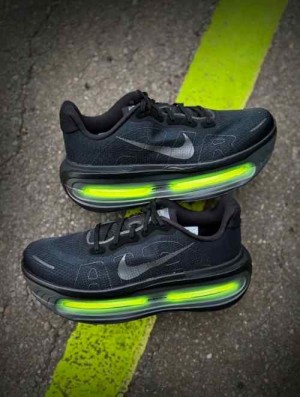 Nikee Vomero Premium Black Volt