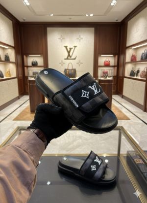 Louis-Vuitton-Black Premium Quality Mens Flip-flops