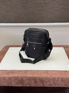 Tommy_Hilfiger_Premium_Sling_Bag_TM19083-2_Black