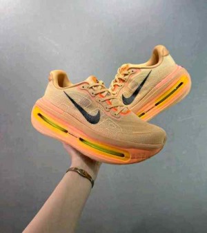 Nikee Vomero Premiume