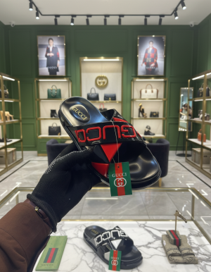 Gucci-Logo-Slide-black-red