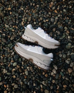 Nikkee Mens Zoom Vomero Roam Grey Vast White