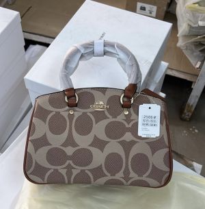 Coac_h Savannah Tote Bag with magnet box 