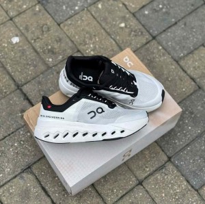 On Cloud Surfer Next White Black 1077