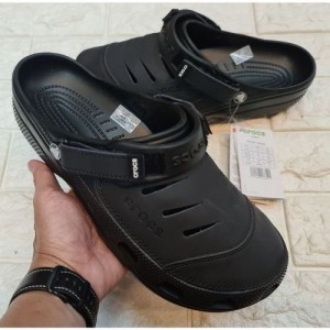 Crocs-classic-yukoon-clog-sandal-black