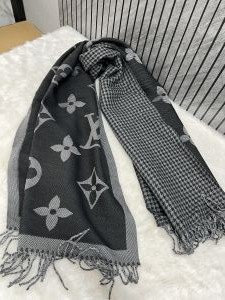 Louis_Vuitton_LV11_Woollen_Scarf_With_Plain_Ziplock_Bag