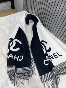 Chanel_CC3_Woollen_Scarf_With_Plain_Ziplock_Bag