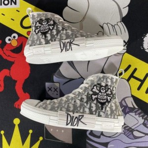 Dior-B23-high-oblique-shawn-bee-embroiderypatch