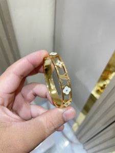 Louis vuttion Bracelet 