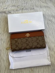 Coach_138_Long_Zippy_Wallet_With_OriginalBox_DustCover