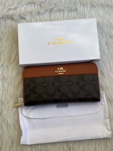 Coach_136_Long_Zippy_Wallet_With_OriginalBox_DustCover