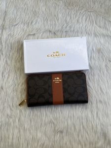 Coach_135_Long_Zippy_Wallet_With_OriginalBox_DustCover