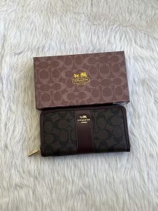 Coach_127_CB_Long_Zippy_Wallet_With_OriginalBox