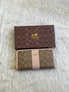 Coach_127_Ap-Pink_Long_Zippy_Wallet_With_OriginalBox